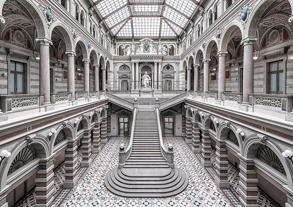 Grand Classical Staircase Hall | Massimo Cuomo