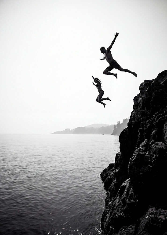 Ocean Cliff Jumpers | Andreas Magnusson