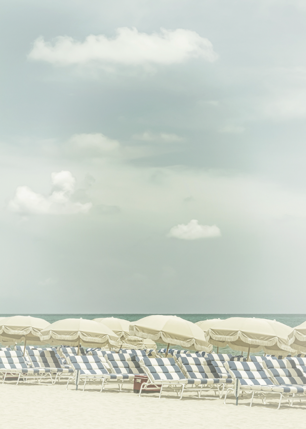 Vintage beach scene | By Melanie Viola